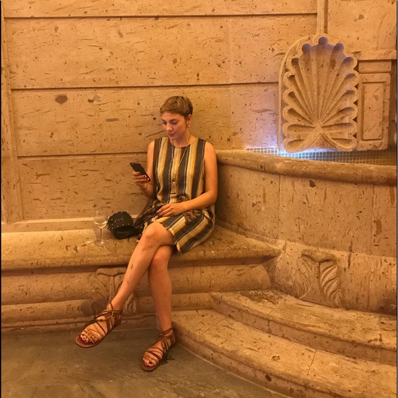 Loryn- Top rated seller/ POSH AMBASSADOR π - Picture 3 of 5